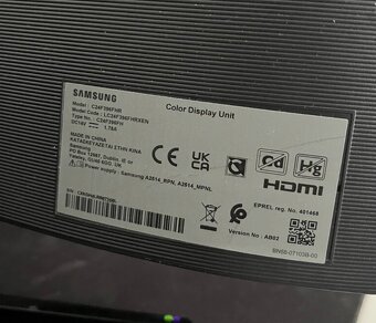 Zakřivený Samsung monitor 24 palcový - 3