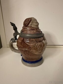 Starožitný Figurální korbel s motivem mnicha r. 1880 - 3