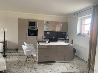 Vzorková kuchyňská sestava LARA v LESKU - 3