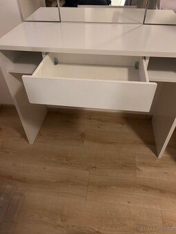 Kosmetický stolek - 3