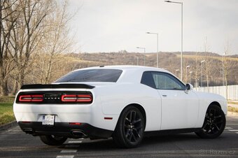 Dodge Challenger 5,7 HEMI RT - 3