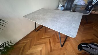 Prodám jídelní stůl Hom'in - 3