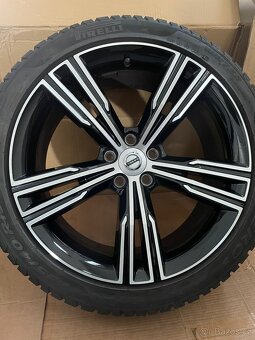 Original zimni Volvo V60 S60 r19 + Pirelli 235/40/19 95% - 3