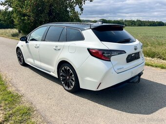 ► TOYOTA COROLLA 1.8 HYBRID GR SPORT E-CVT LED-KAMERA-TAŽNÉ - 3