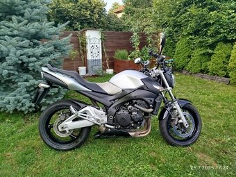 Suzuki GSR 600 - 3
