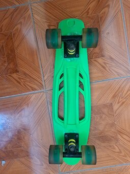 Penny board Worker se svítícími kolečky - 3