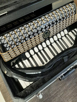 Akordeon Hohner Atlantic IV 120 (téměř nový) - s pevným kufr - 3