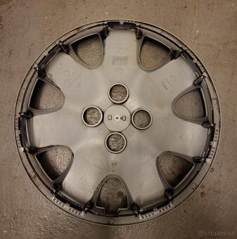 1 kus poklice Nissan 15" - 3