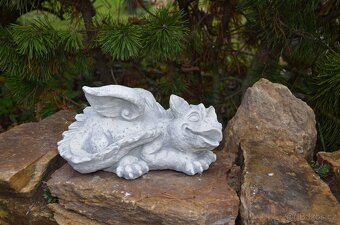 Zahradní dekorace- Dráček ležící malý - 3