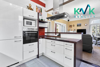 Prodej bytu 4+kk po rekonstrukci, balkon, 109 m², Karlovy Va - 3