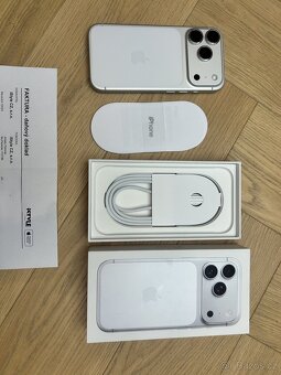 zcela nový iphone 17 pro - 3