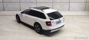 Škoda Octavia III Scout 1:18 - 3