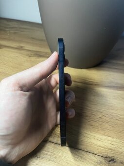 iPhone 12 64GB - v originálním stavu - 3