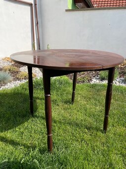 Dřevěný rozkládací stůl a židle - 3