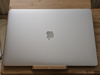 Apple MacBook Pro 15" (2017) Touch Bar Silver - 3