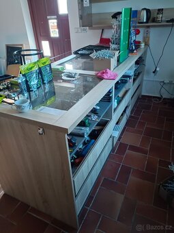 Regály a prodejní pult - 3