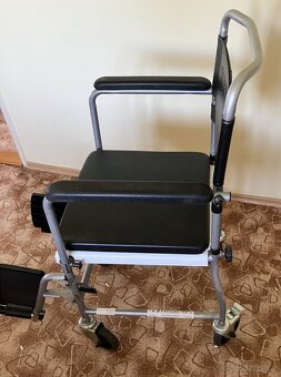 Toaletní křeslo na kolečkách - gramofon - 3
