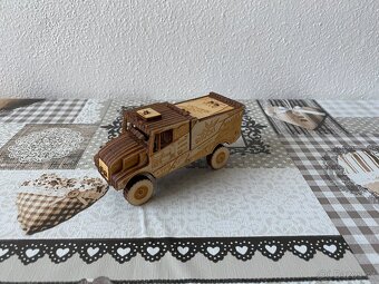 Nový dřevěný model Iveco "Karel" - Dakar, Macík jr. - 3