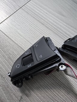 Tlačítka multifunkčního volantu Škoda 5E0919719L - 3