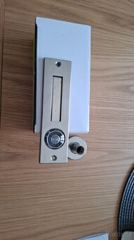 Bezpečnostní kování, zámek, kukátko - 3