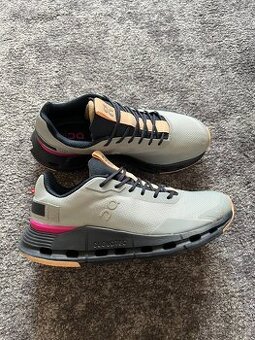 13x Dámské boty On Running Cloud, velikost 37 - 37,5 - 3