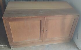 Dřevěná skříň - 3