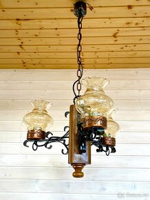 Starý krásný kovaný lustr se dřevem - 3