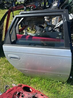 Predám blstnik Kufor Dvere sklo Toyota Avensis 1998-2002 T22 - 3