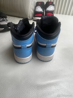 Nike Air Jordan 1 UNC - 3