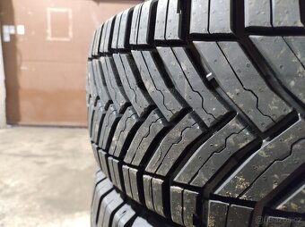 MICHELIN AGILIS CROSSCLIMATE 215/70 R15C - 3