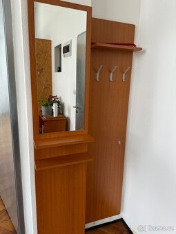 Nábytek- skříně, stůl, knihovny - 3