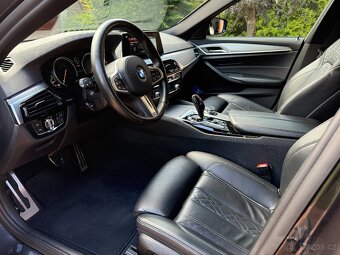 BMW G30 M Paket, najeto 73.300km, stav nového. - 3