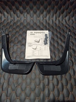 Zadní zástěrky OEM Toyota Yaris I facelift - 3