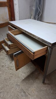 Pracovní stůl - 3