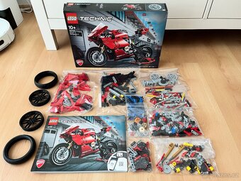 LEGO® Technic 42107 Ducati Panigale V4 R - 3