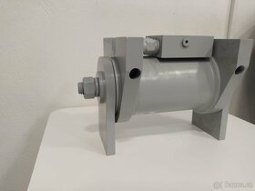 Prodám Powertilt(naklápěcí hlavu) + uši na bagr od 1t do 8t - 3