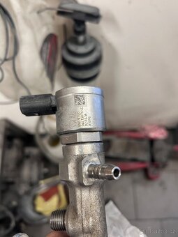 Prodám vysokotlaký Rail 04L089G,Vstřikovače 04L130277AE - 3