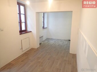 Pronájem komerčního prostoru 12 m2 v přízemí u místeckého ná - 3