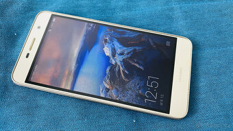 Duální mobilní telefon Huawei Y6 PRO Dual Sim zlatý - 3