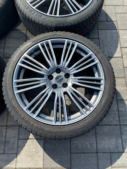 Kola Land Rover, 275/40 R22, Good Year Ultra Grip Performanc - 3