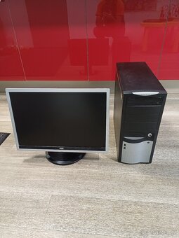 Kancelářský počítač a monitor - 3