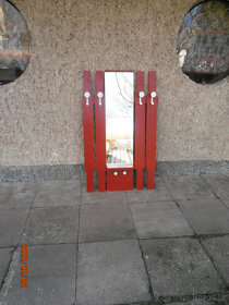 VĚŠÁKOVÁ STĚNA SE ZRCADLEM - 3