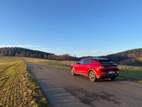REZERVACE: Ford Mustang Mach-E,záruka 98kWh bat.,tažné,+DPH - 3