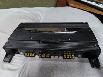 Zesilovač JVC - 3