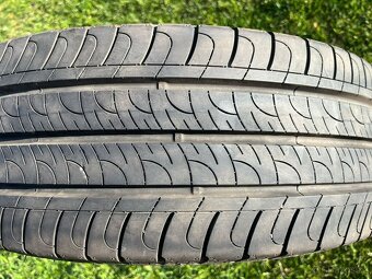 pneu 215/65R 16 - 3