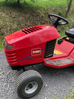 Zahradní traktor Toro s kárkou - 3