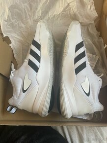 Basketbalové boty Adidas vel. 51 a další dva páry bot - 3