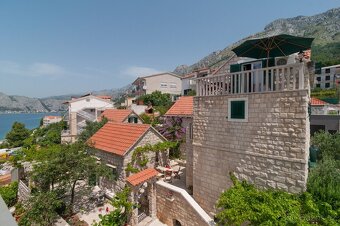 Jen 70 m od pláže – apartmánový dům na prodej, Omišská rivié - 3