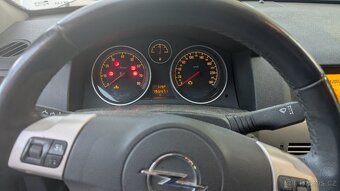 Opel Astra H 1.6 benzín 2009 75kw - 3