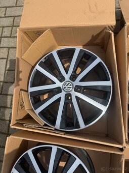 ORIGINÁL Alu Volkswagen Cascavelle R17, 5x120 - TOP STAV - 3